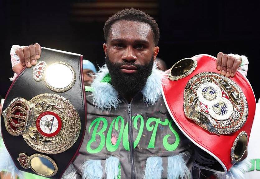 Объединенный чемпион полусреднего веса отказался от своих титулов