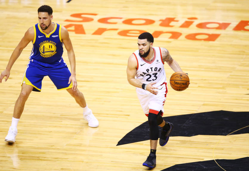 Невероятный блок-шот Сиакама и данк Томпсона - в топ-5 моментов дня НБА