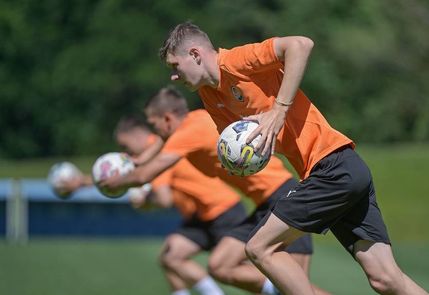 Шахтер вышел из отпуска и отправился на тренировочный сбор