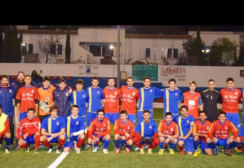 Испанский клуб попал в скандал, пригласив в раздевалку после матча стриптизершу Испанский клуб попал в скандал, пригласив в раздевалку после матча стриптизершу