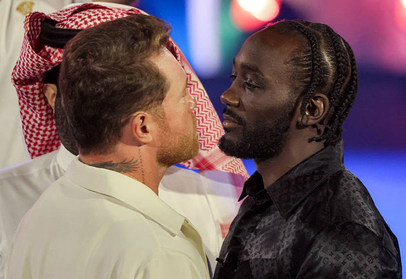 Альварес и Кроуфорд устроили битву взглядов во время встречи в Эр-Рияде Альварес и Кроуфорд устроили битву взглядов во время встречи в Эр-Рияде