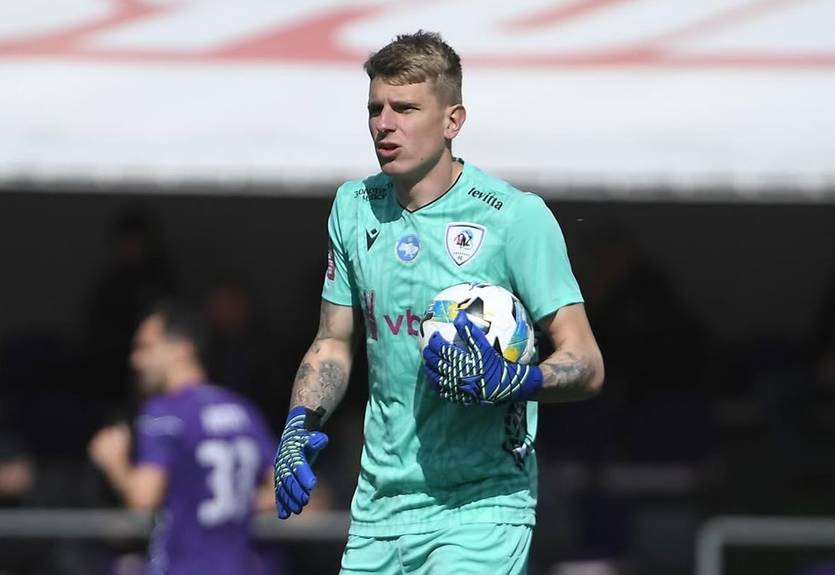 Украинский вратарь подписал контракт с шотландским клубом