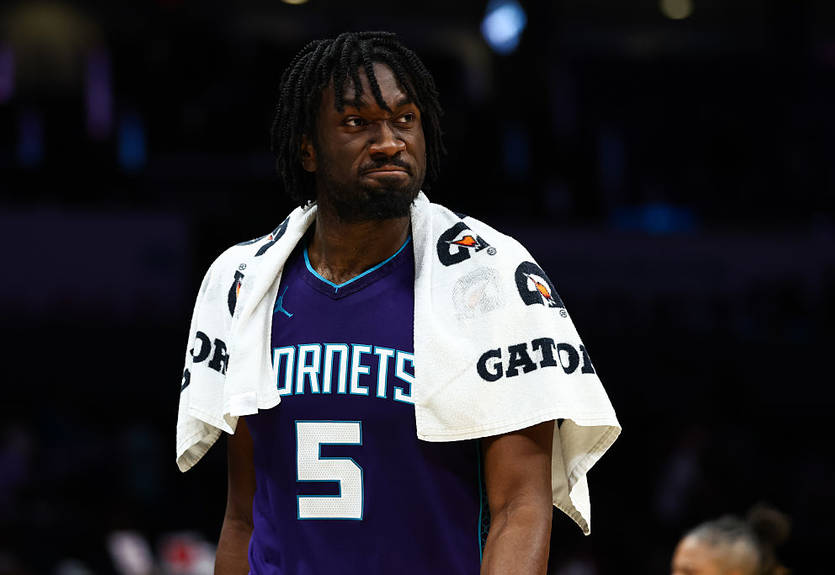 Фінікс виміняв досвідченого центра, а Оклахома позбулася піка: всі обміни в ніч драфта