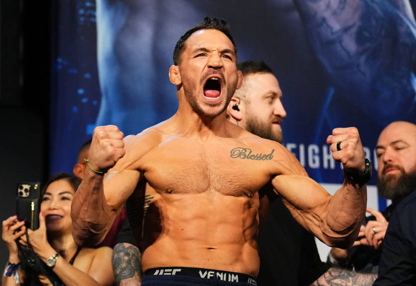 Экс-претендент на титул UFC грезит боем против легендарного рестлера