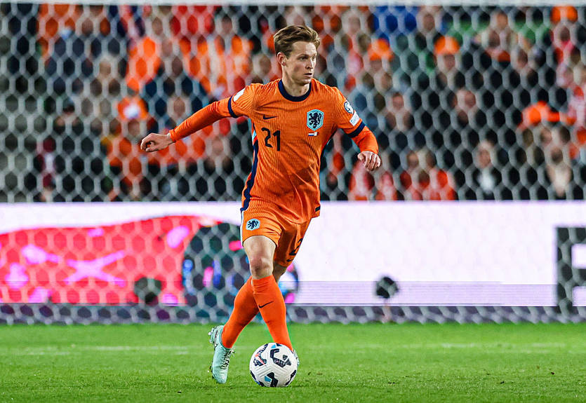 Лапорта рассказал о будущем де Йонга в Барселоне Лапорта рассказал о будущем де Йонга в Барселоне