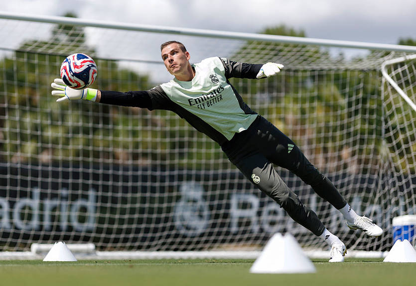Лунин может заменить вратарая в топ-клубе АПЛ