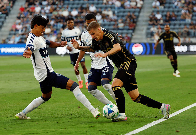 МЛС: Чеберко доклався до перемоги Коламбуса, Смоляков не врятував Лос-Анджелес