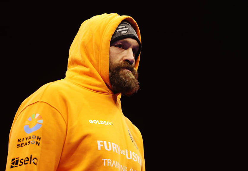 "Мощно бьет по голове и корпусу": Фьюри оценил бой Уайта и Итаумы