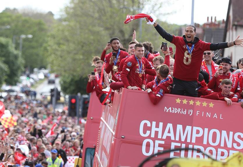 Ливерпуль провел дома чемпионский парад после победы в Лиге чемпионов
