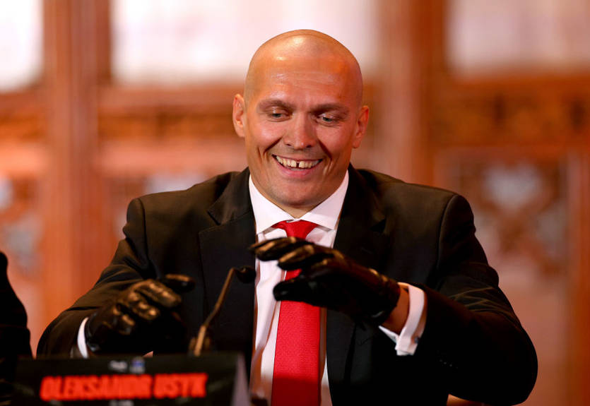 "Я пока не знаю": Усик высказался о продолжении карьеры после реванша с Дюбуа