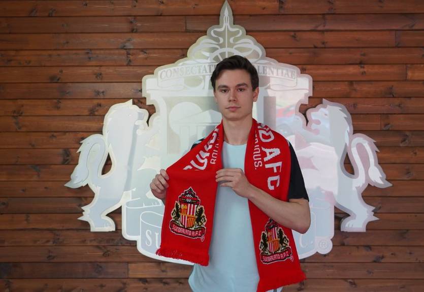 Украинец пролонгировал контракт с новичком АПЛ