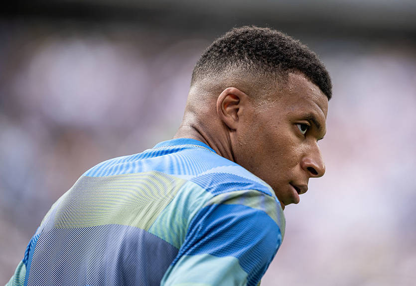 Мбаппе "нокаутировал" работника стадиона перед полуфиналом Клубного ЧМ-2025