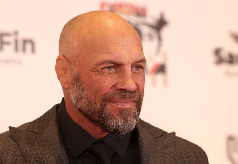 Легенда UFC экстренно госпитализирован со значительными ожогами после аварии