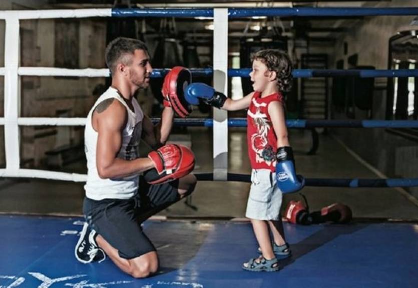 Продолжение династии: в Сети появилось видео дебютного боя сына Ломаченко