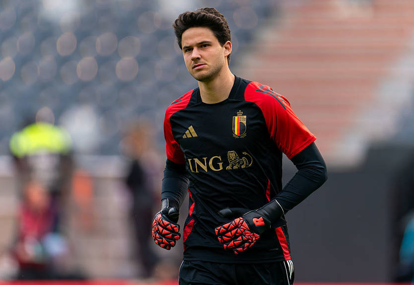 Манчестер Юнайтед начал переговоры по талантливому вратарю