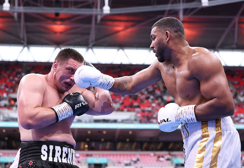 Сиренко потерпел первое в карьере поражение в андеркарде Усик - Дюбуа