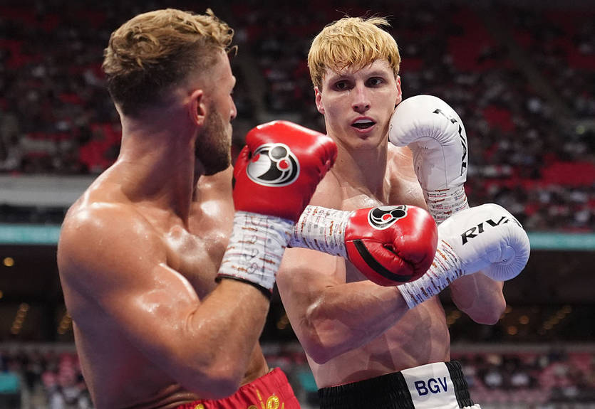 Рішенням більшості: Лапін важко здолав Едмондсона - відео найкращих моментів бою