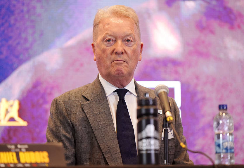 "Легенда нашого часу": Воррен розхвалив Усика