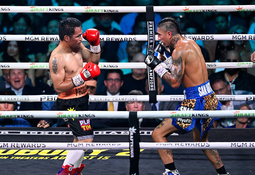 Нічийне повернення: Пак'яо не зміг відібрати титул у Барріоса - відео найкращих моментів бою Нічийне повернення: Пак'яо не зміг відібрати титул у Барріоса - відео найкращих моментів бою