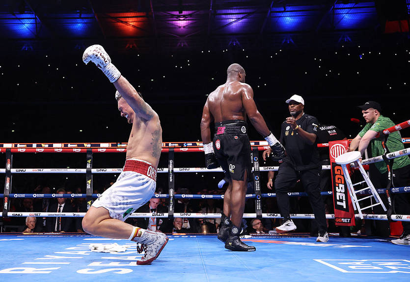 "Вся слава ему": Усик отреагировал на досрочную победу над Дюбуа "Вся слава ему": Усик отреагировал на досрочную победу над Дюбуа