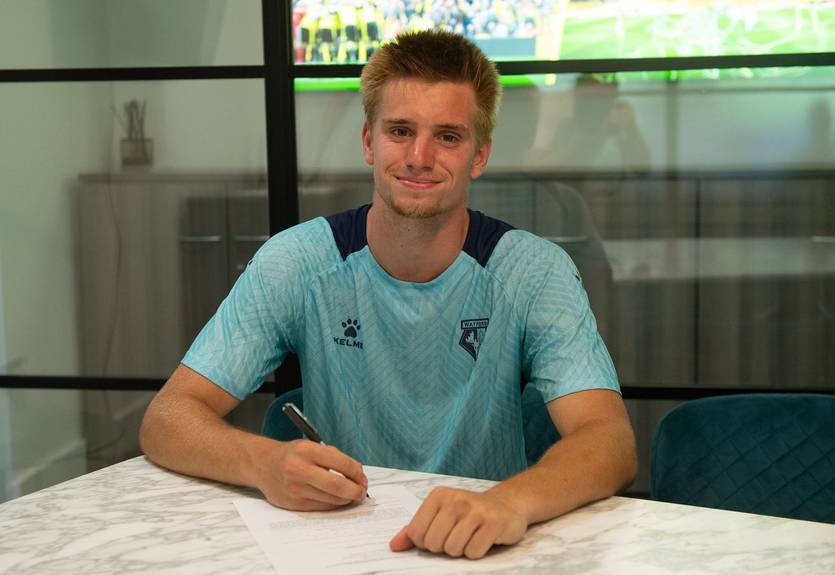 Шевченко підписав професійний контракт з англійським клубом