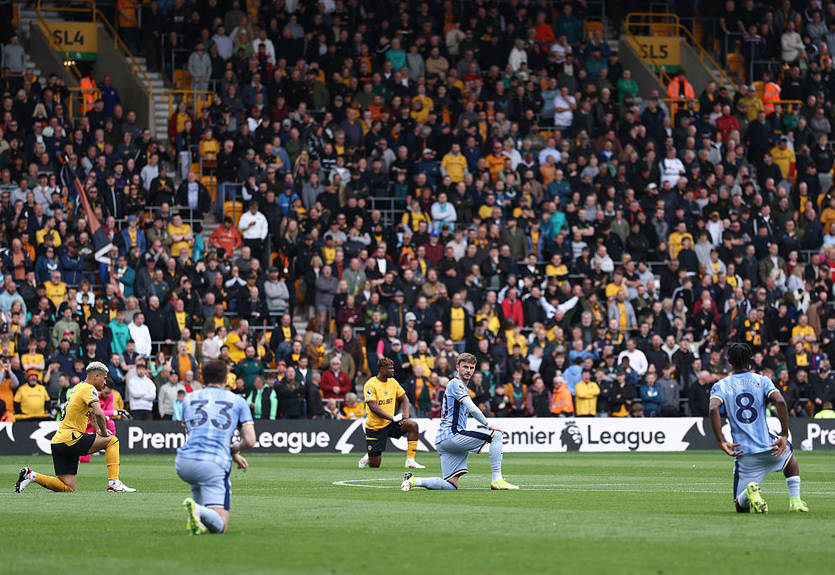 В АПЛ можуть перестати схиляти коліно перед матчами