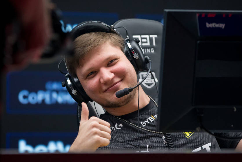 Александр s1mple Костылев