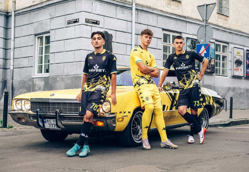 Рух презентував нову форму на сезон