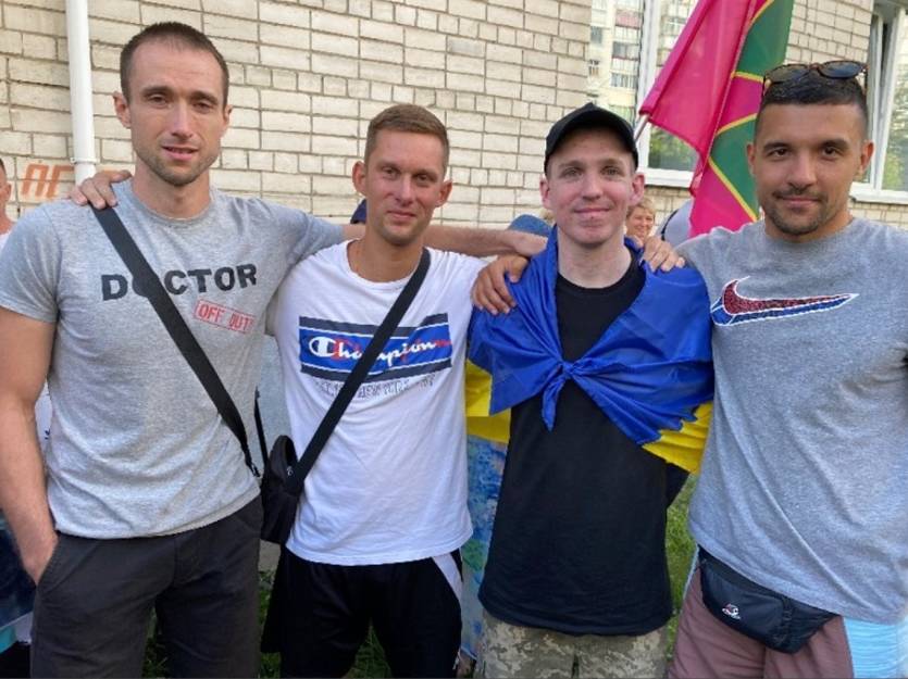 Микита Каліберда та його експартнери по команді / Instagram