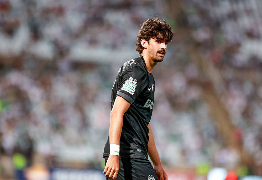 Барселона окончательно продала нападающего сборной Португалии