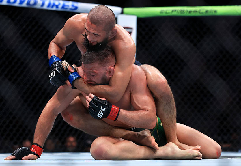 Чімаєв здолав Дю Плессі та став чемпіоном UFC