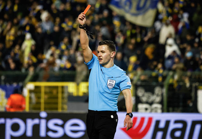 Шахтер и Серветт рассудит рефери, при котором швейцарцы уже разгромно проигрывали