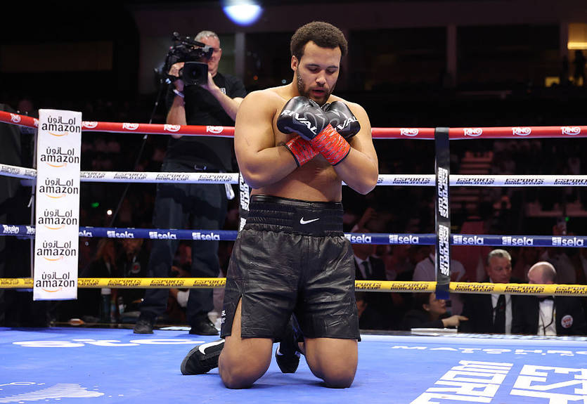 "Нічого не зробив, щоб мене переконати": Бредлі оцінив шанси Ітауми в бою з Усиком