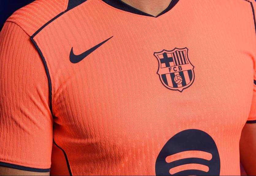 Барселона представила третий комплект формы
