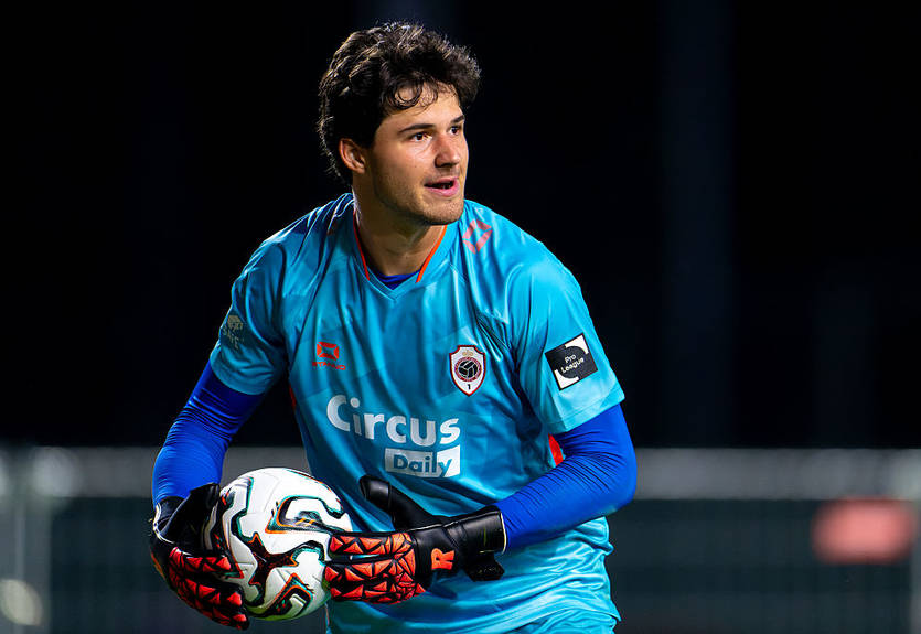 Манчестер Юнайтед ведет переговоры по замене Онана