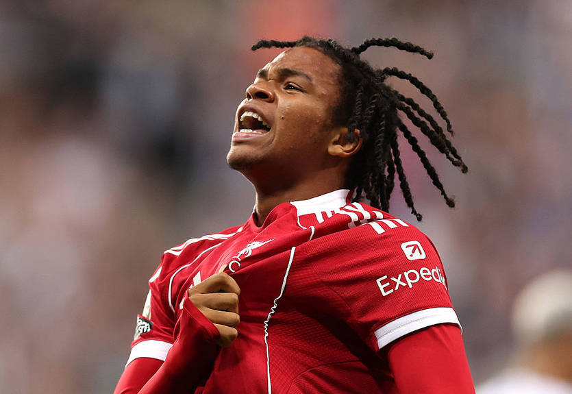 Нгумоха почти повторил достижение легенды Манчестер Юнайтед