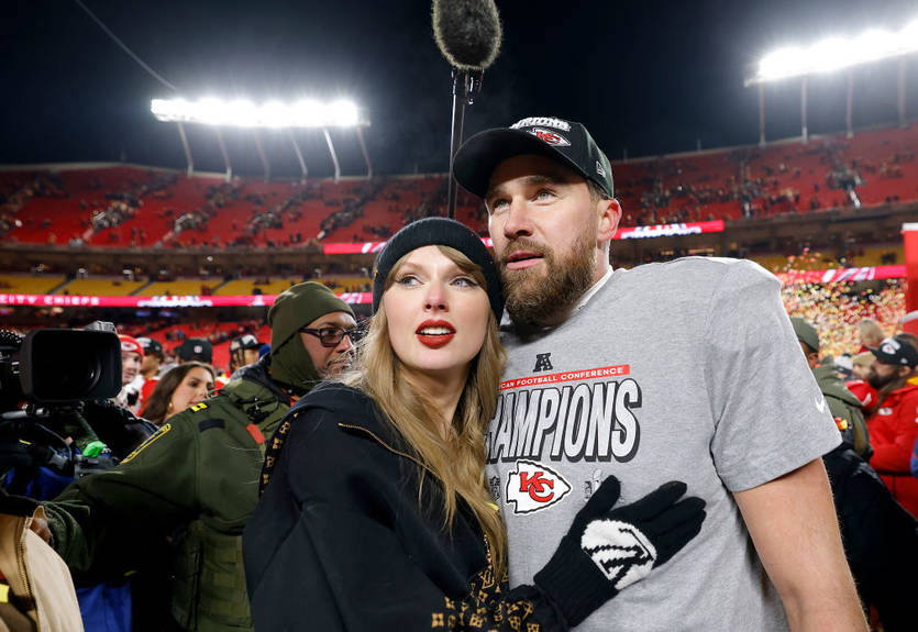 Обладатель Супербоула объявил о помолвке с известной певицей