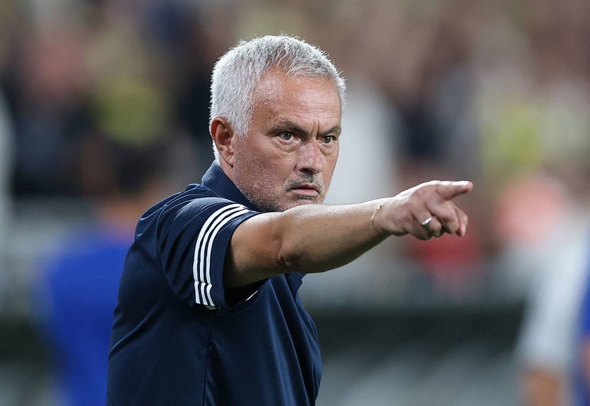 Фенербахче несподівано звільнив Моурінью