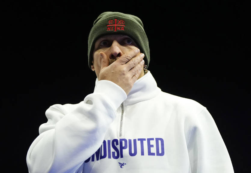 WBO жестко отреагировала на танцы Усика и может лишить титула