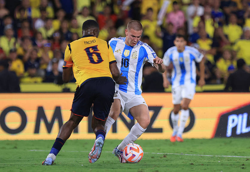 Аргентина с новым №10 проиграла Эквадору, Чили снова не выиграли