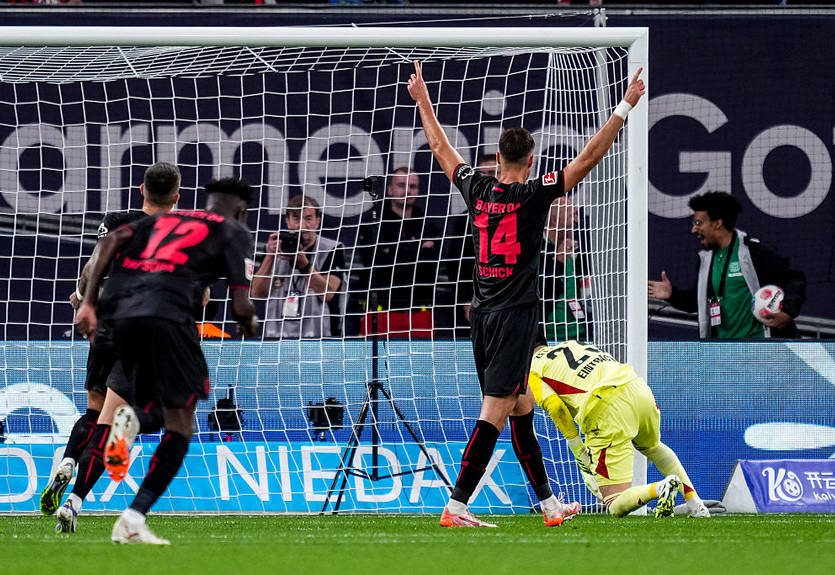 Баєр у меншості втримав перемогу над Айнтрахтом