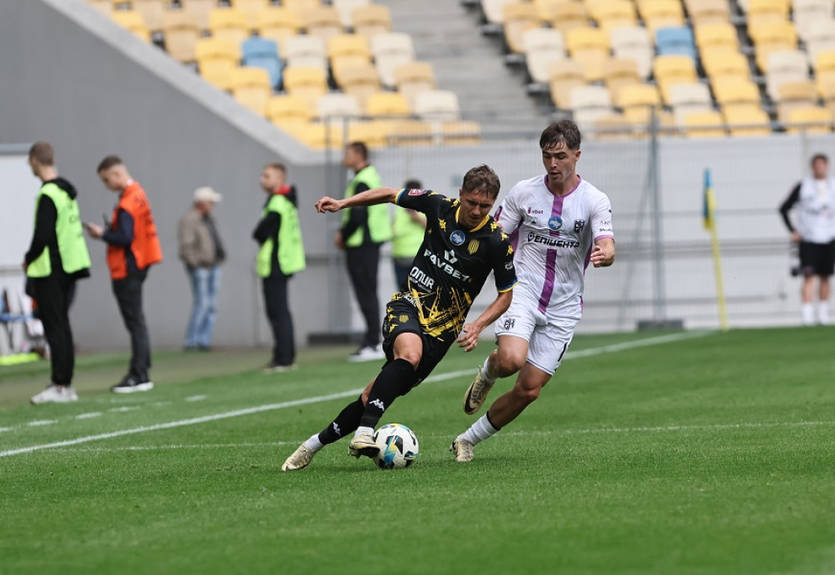 Эпицентр в матче с двумя пенальти добыл первую победу