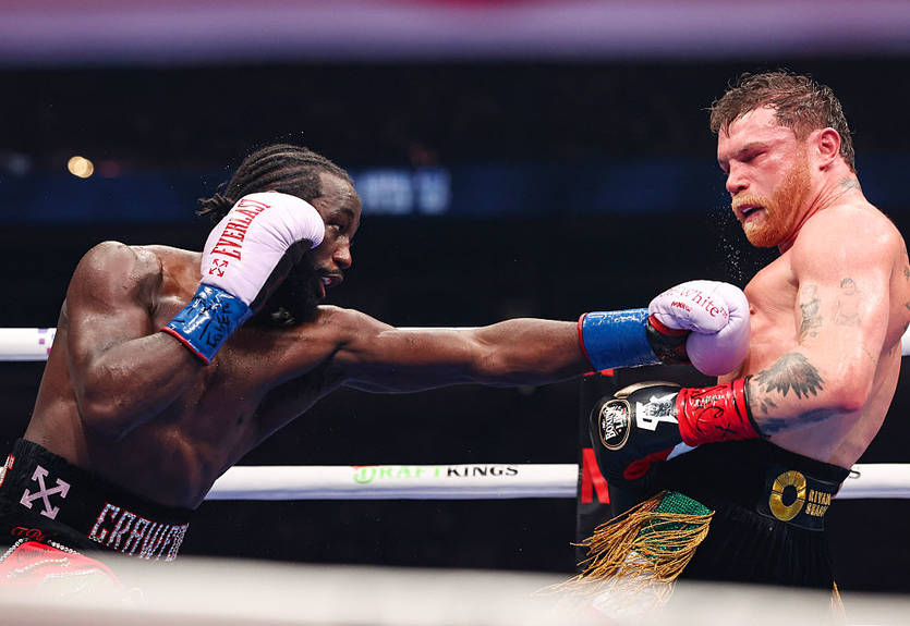 Кроуфорд зрелищно победил Альвареса