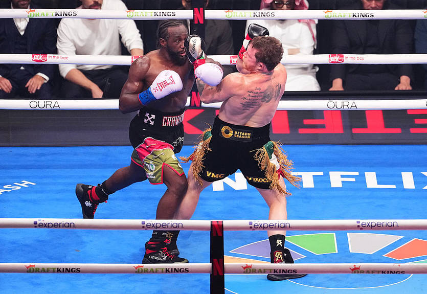 Двоє давали нічию після десятого раунду: суддівські записки бою Альварес - Кроуфорд