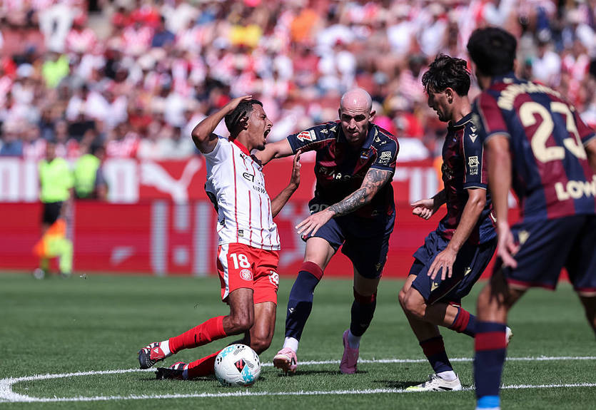 Жирона удев'ятьох була розгромлена Леванте