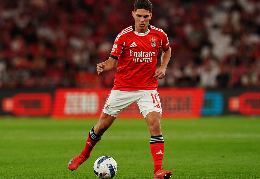 Бенфика с голом Судакова и клиншитом Трубина одержала первую победу с Моуринью