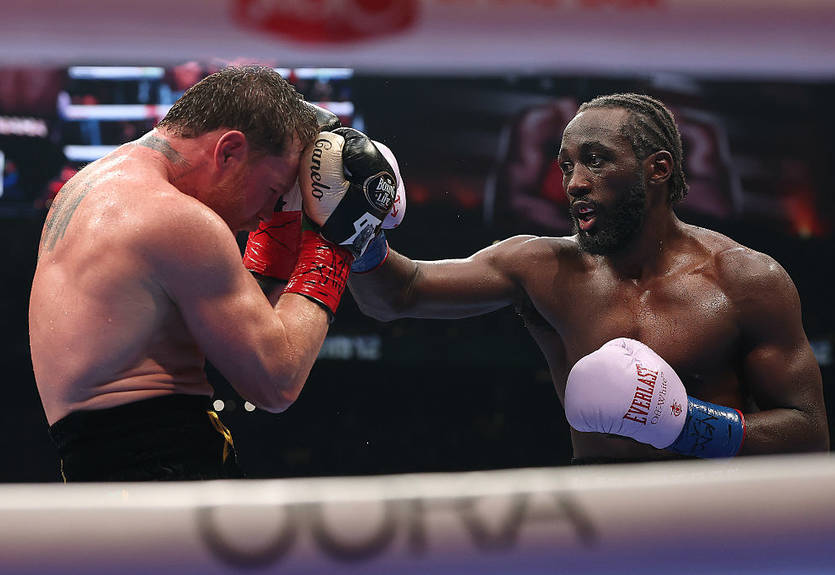 "Победил сильнейший": Мейвезер поделился впечатлениями от боя Кроуфорда с Альваресом