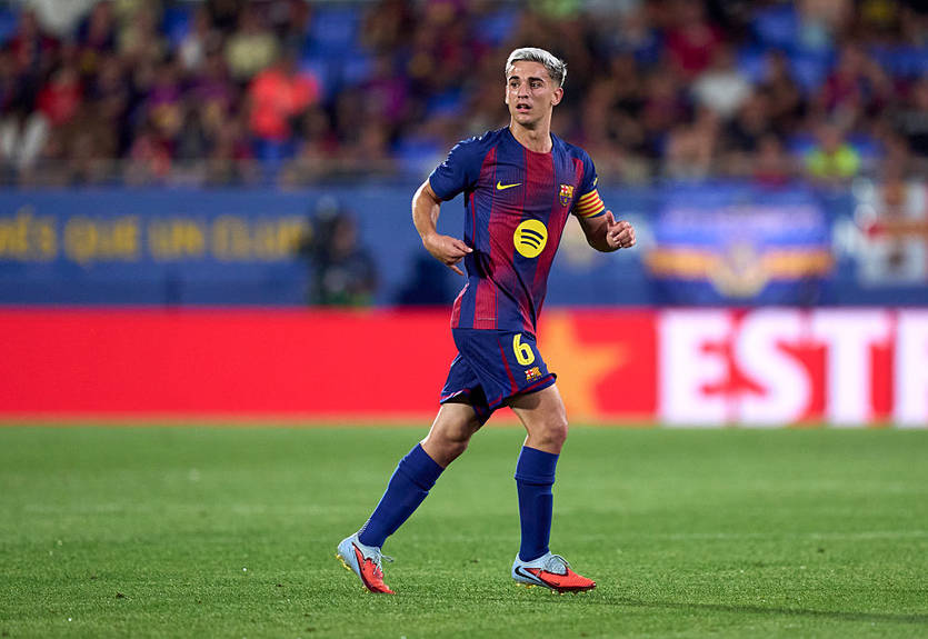 Барселона потеряла основного хавбека на половину сезона