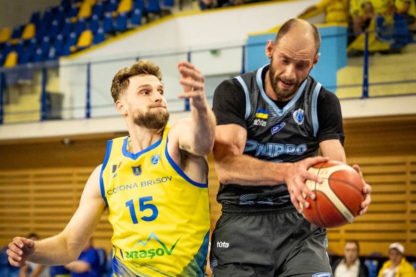 Станіслав Тимофеєнко (праворуч) / FIBA