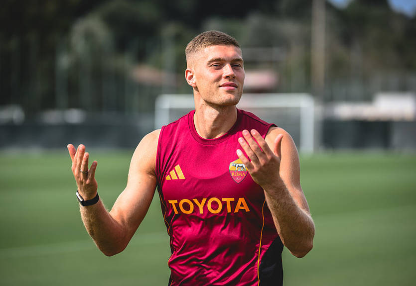 Клуб АПЛ сохраняет интерес к Довбику